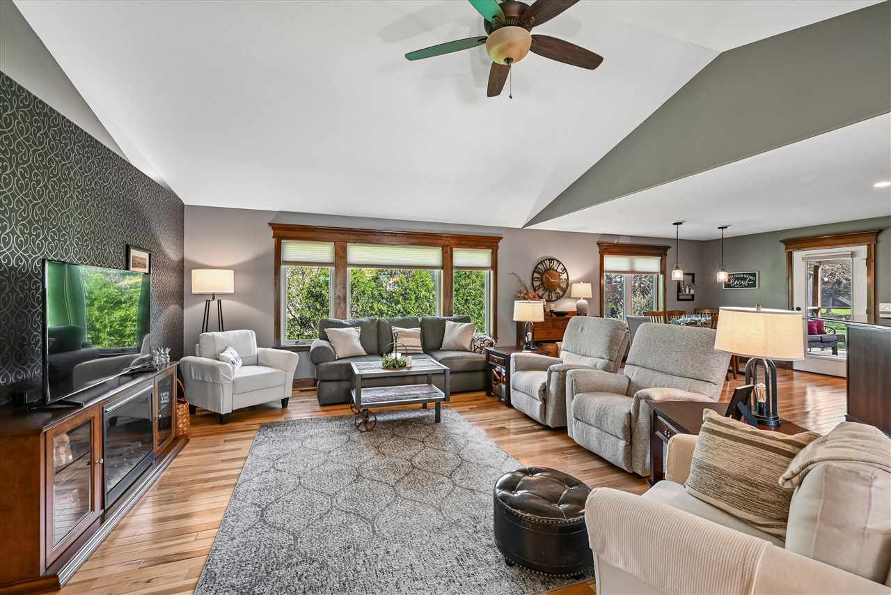 910 Aster Court Fairfax IA 52228