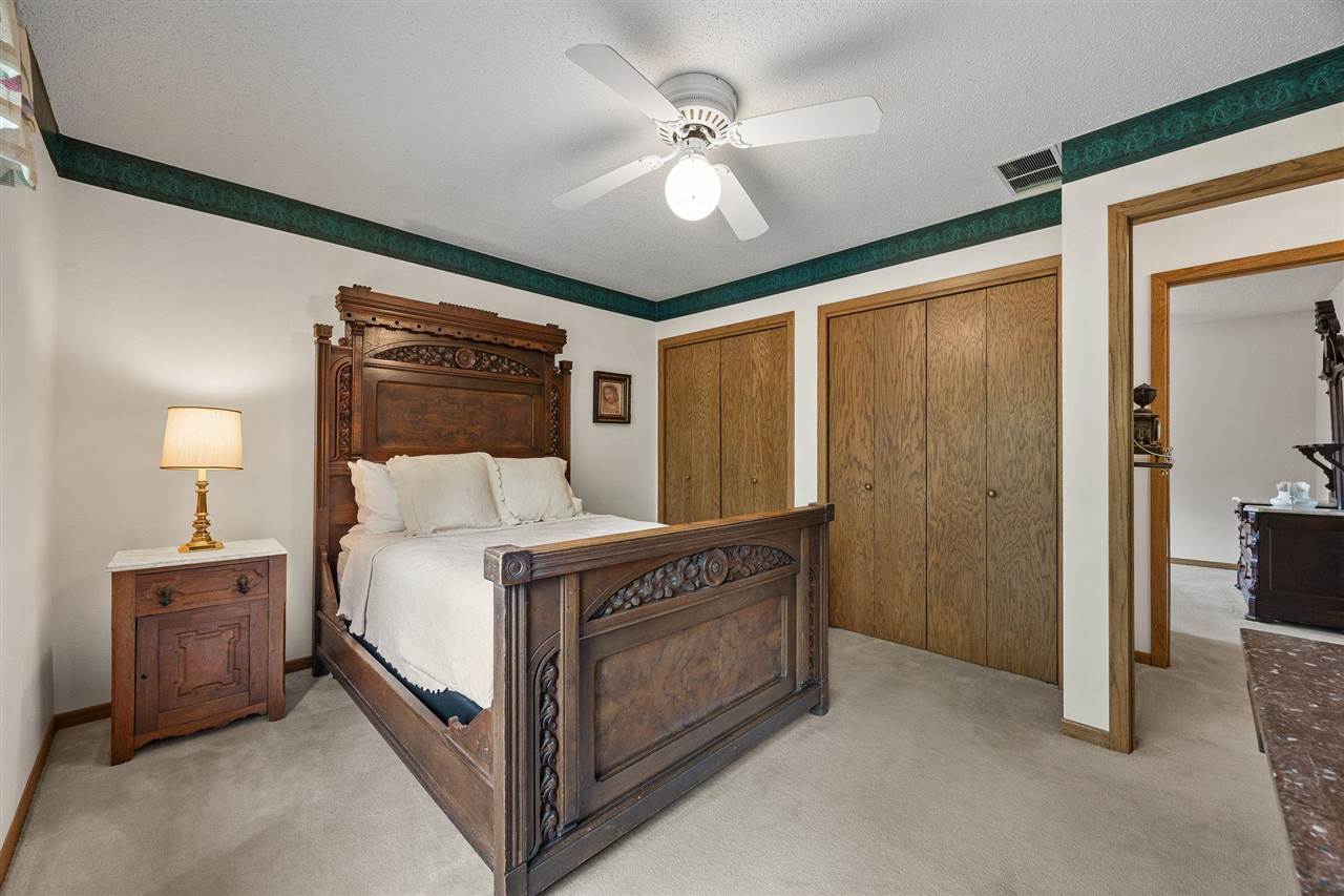 317 N 7th Avenue Iowa City IA 52245