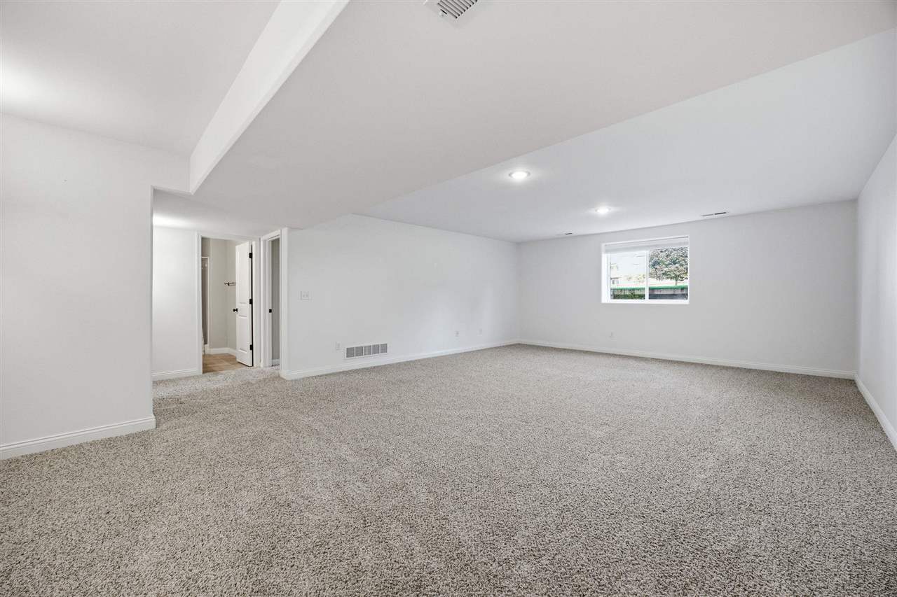19 Eversull Lane Iowa City IA 52245