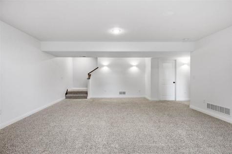 19 Eversull Lane Iowa City IA 52245