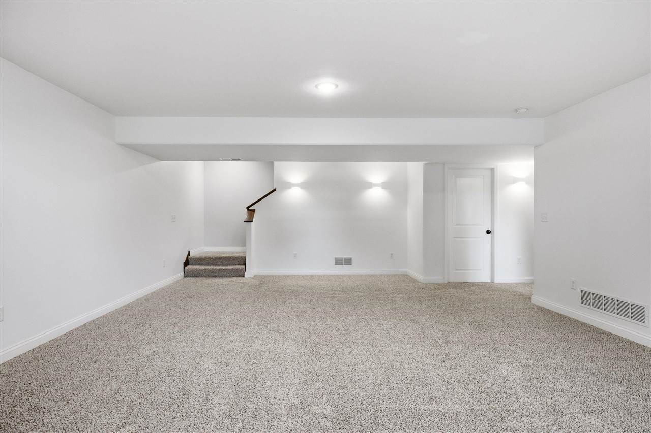 19 Eversull Lane Iowa City IA 52245