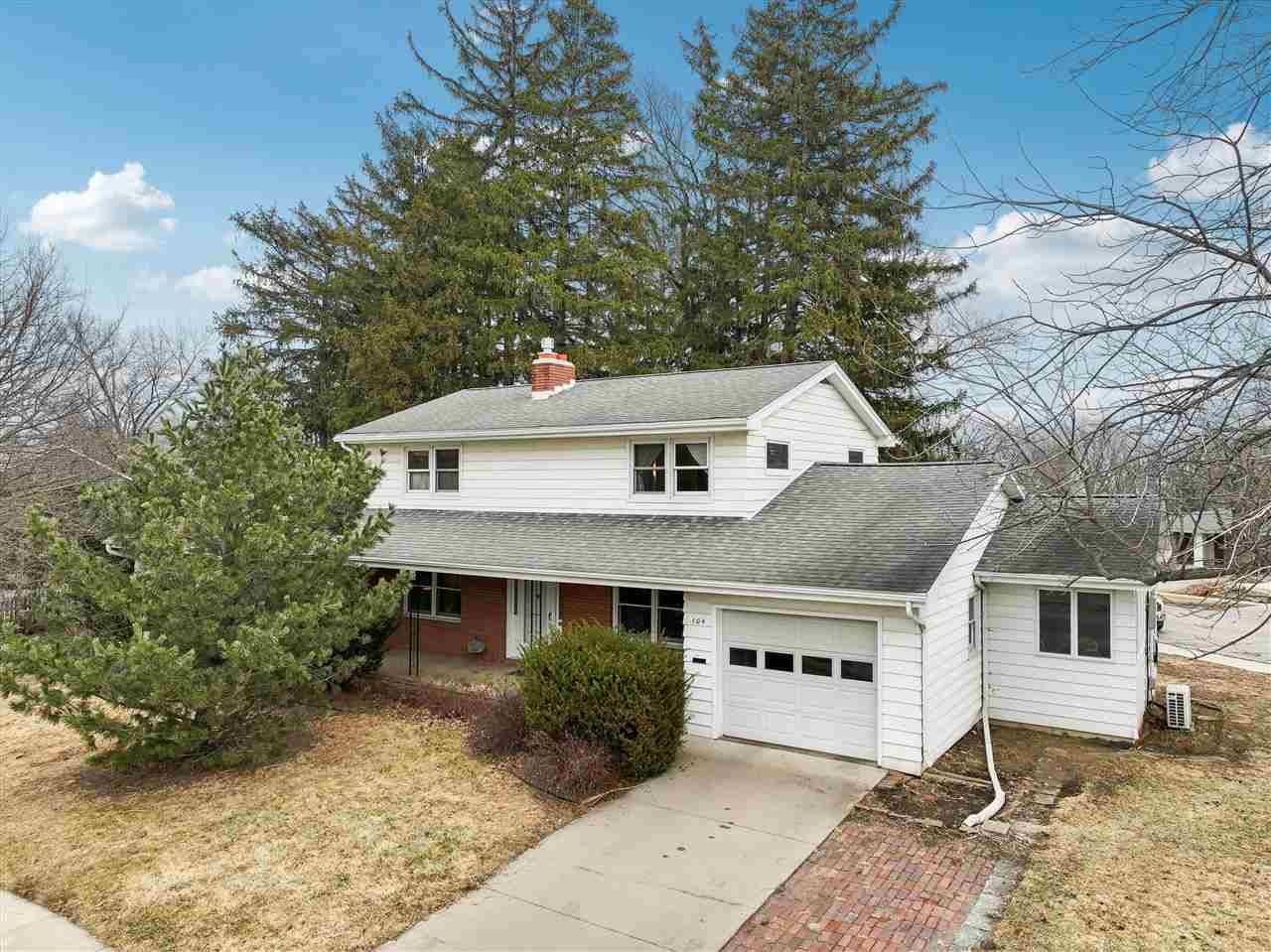 104 Sunset Street Iowa City IA 52246