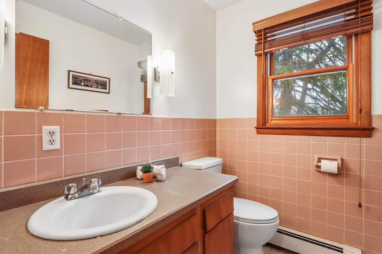 104 Sunset Street Iowa City IA 52246