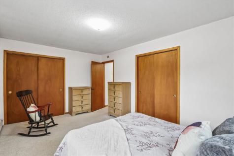 104 Sunset Street Iowa City IA 52246