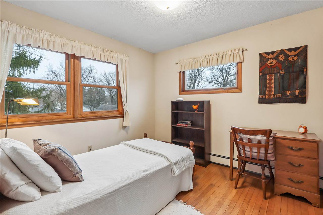 104 Sunset Street Iowa City IA 52246