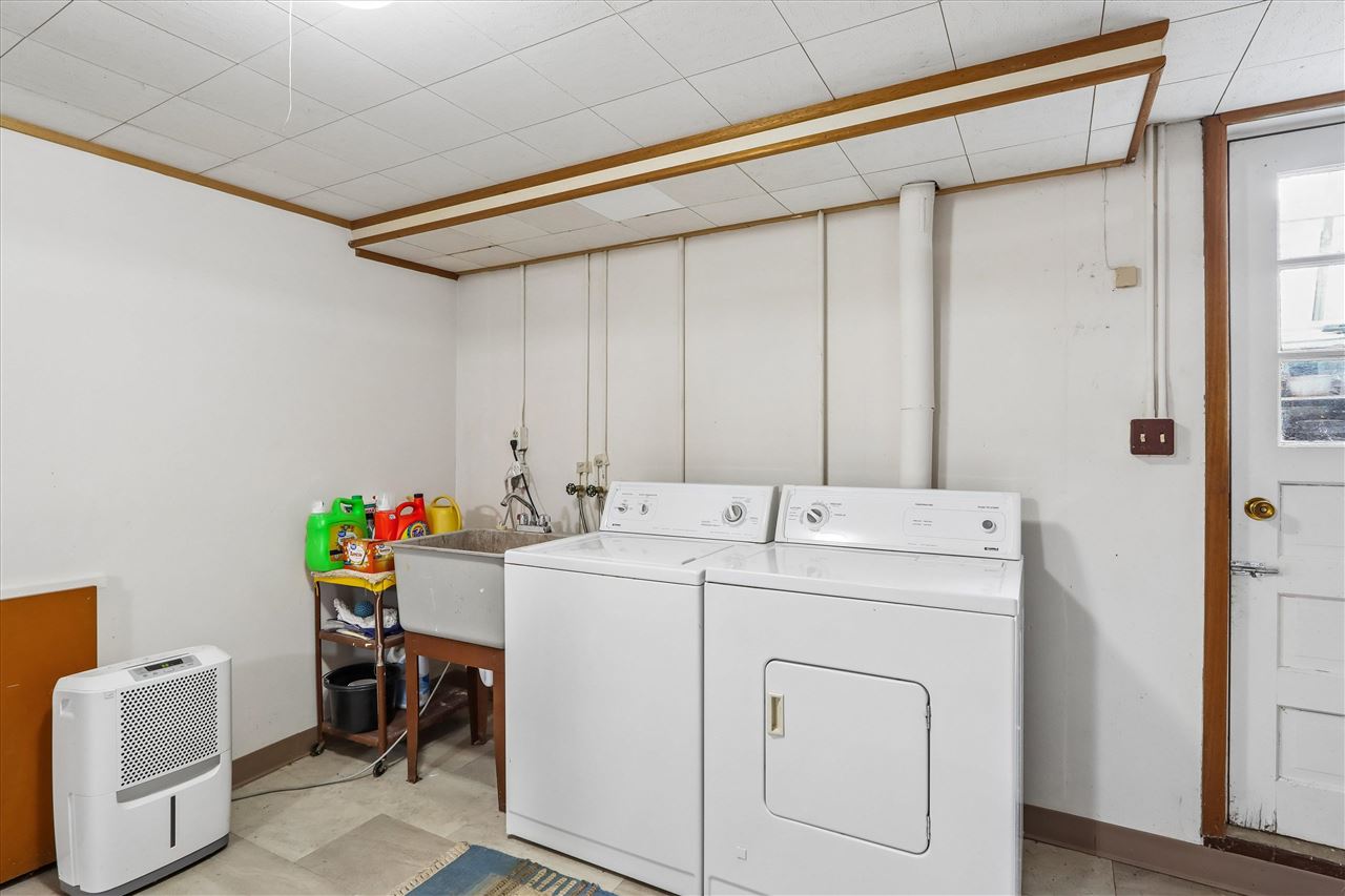104 Sunset Street Iowa City IA 52246