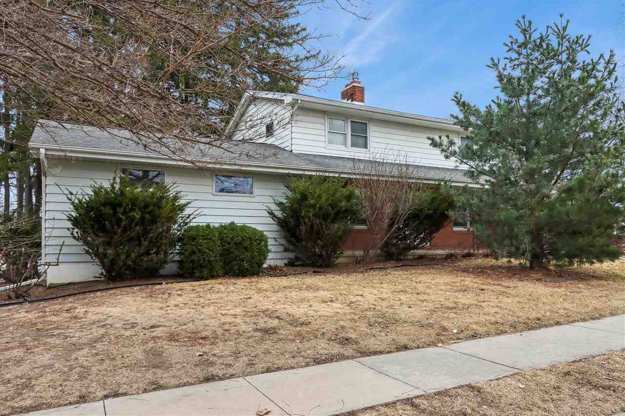104 Sunset Street Iowa City IA 52246