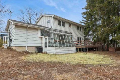 104 Sunset Street Iowa City IA 52246