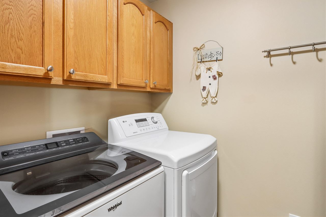 1260 Sunrise Drive Ely IA 52227