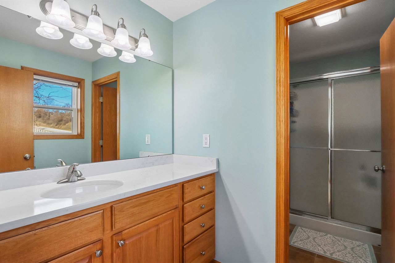 1260 Sunrise Drive Ely IA 52227
