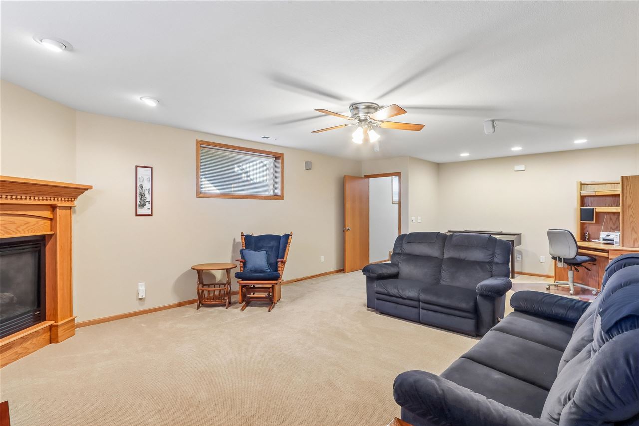 1260 Sunrise Drive Ely IA 52227