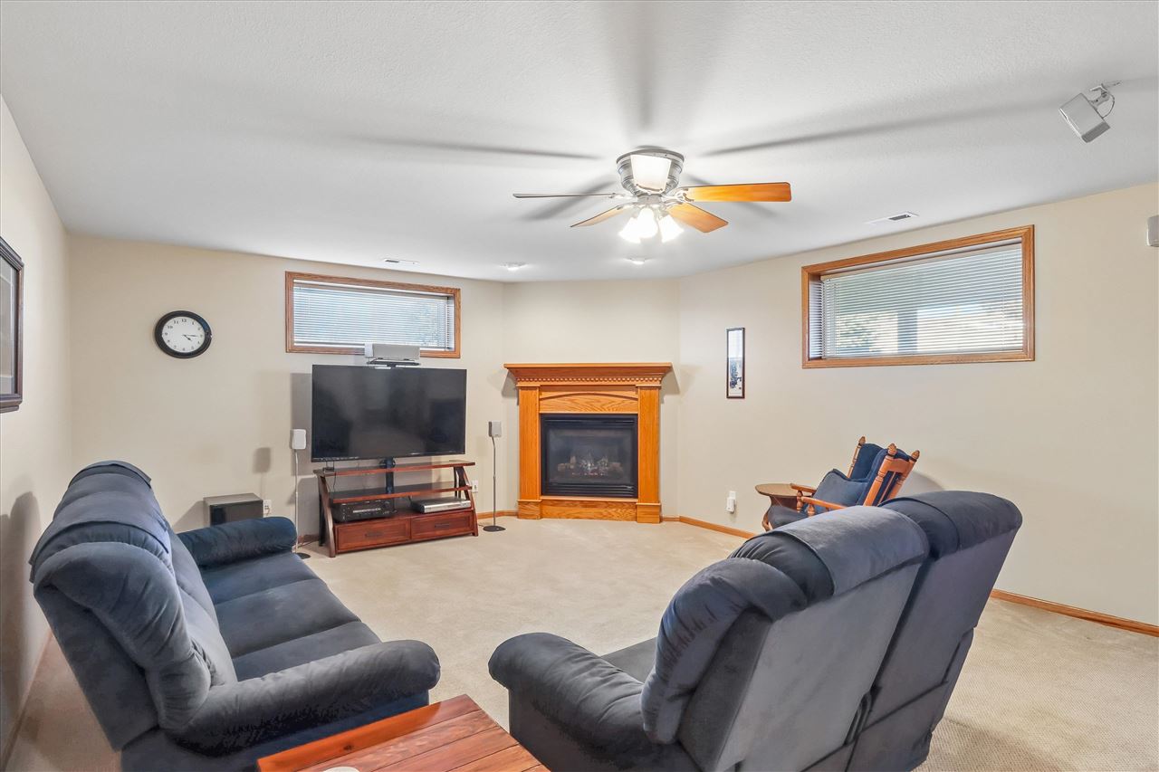 1260 Sunrise Drive Ely IA 52227