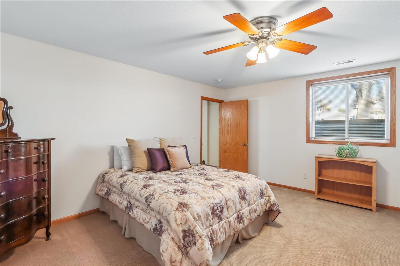1260 Sunrise Drive Ely IA 52227