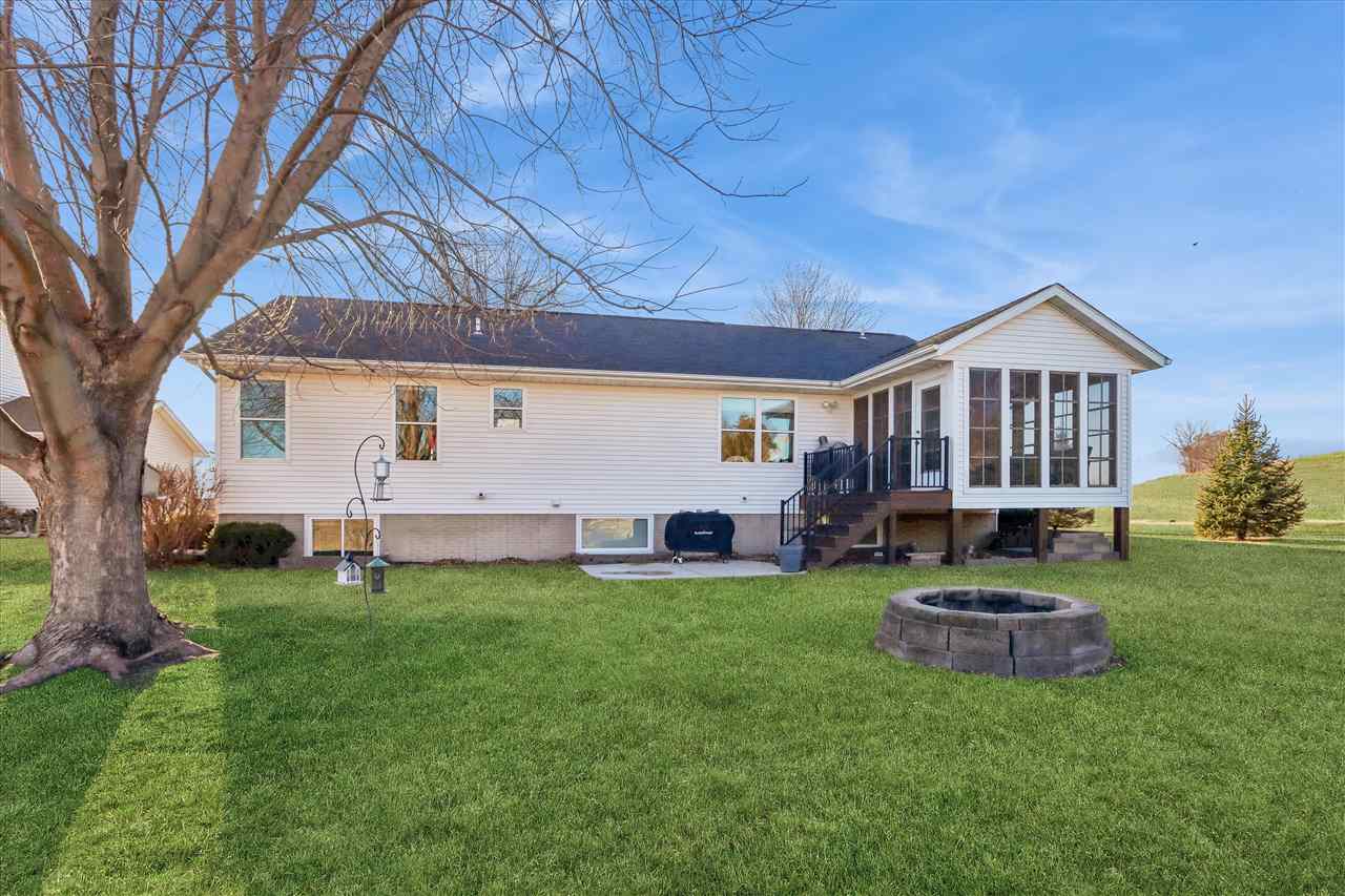 1260 Sunrise Drive Ely IA 52227
