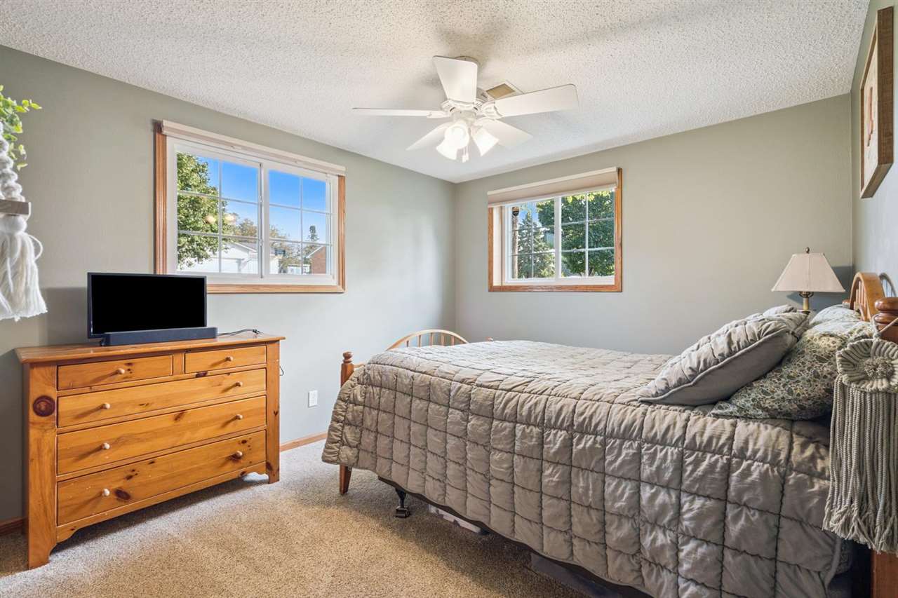 1002 W 17th Street Vinton IA 52349