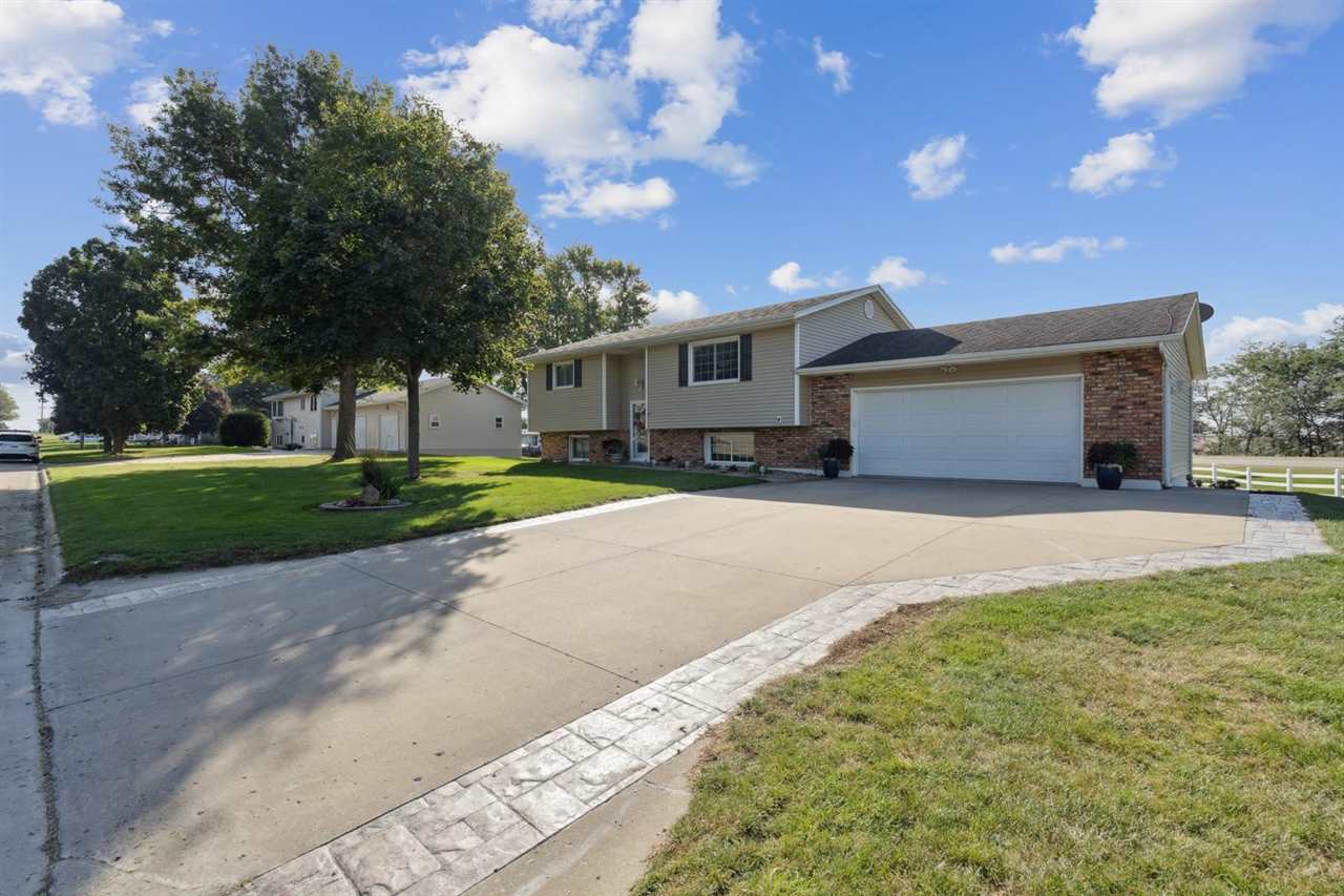 1002 W 17th Street Vinton IA 52349