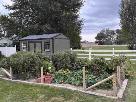 1002 W 17th Street Vinton IA 52349