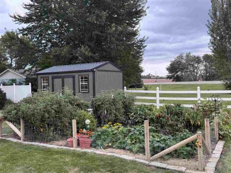 1002 W 17th Street Vinton IA 52349