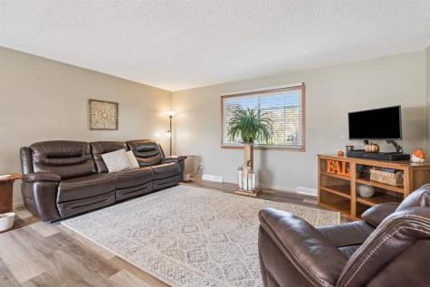 1002 W 17th Street Vinton IA 52349