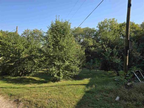 9918 F Avenue Wapello IA 52653