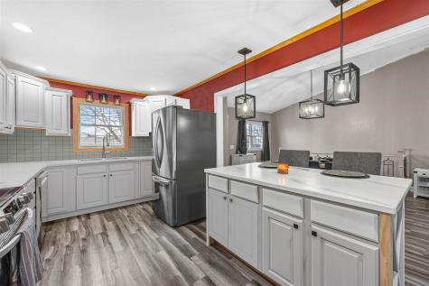 625 Freeseway Drive Robins IA 52328