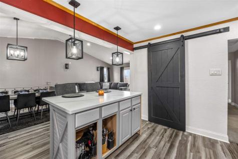 625 Freeseway Drive Robins IA 52328