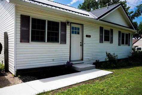 625 Freeseway Drive Robins IA 52328