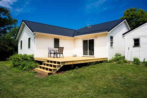 625 Freeseway Drive Robins IA 52328