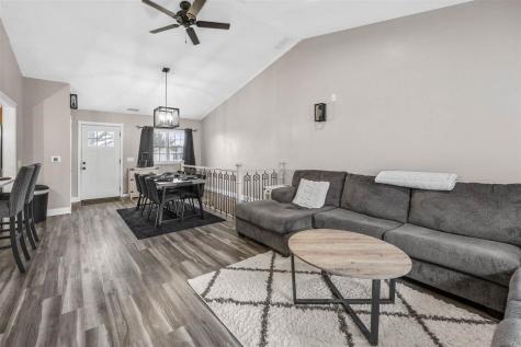 625 Freeseway Drive Robins IA 52328