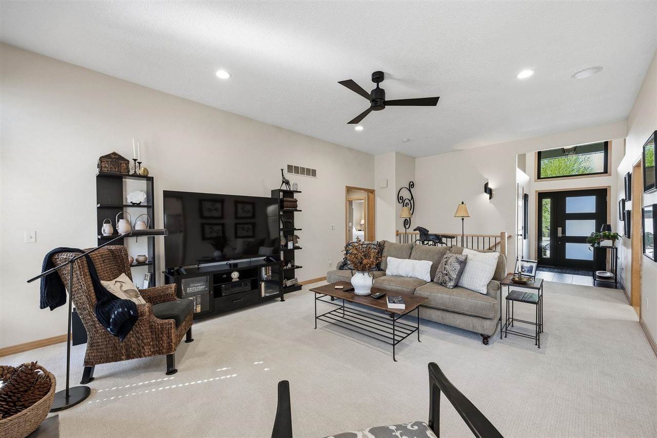32 Donegal Place Iowa City IA 52246-3405