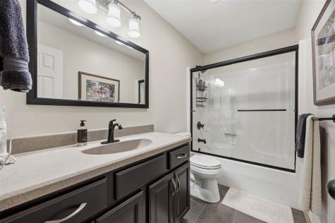 32 Donegal Place Iowa City IA 52246-3405
