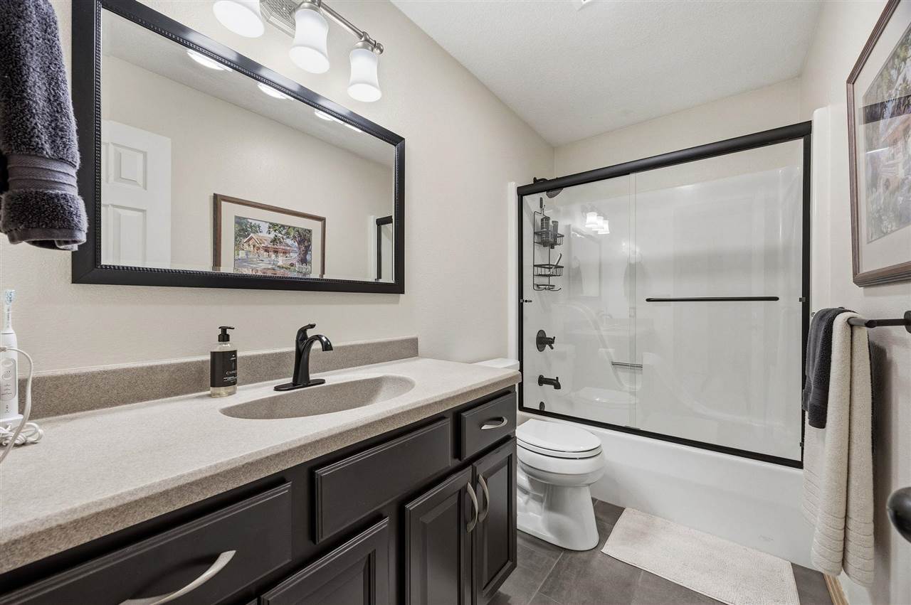 32 Donegal Place Iowa City IA 52246-3405