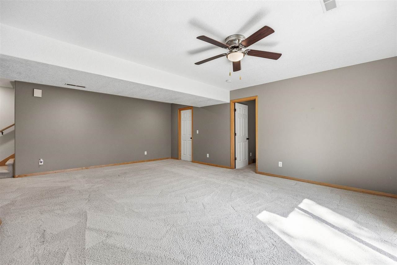 32 Donegal Place Iowa City IA 52246-3405