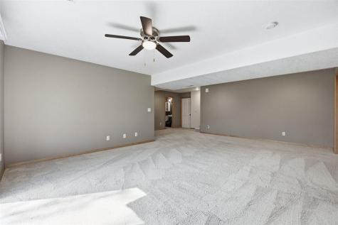 32 Donegal Place Iowa City IA 52246-3405