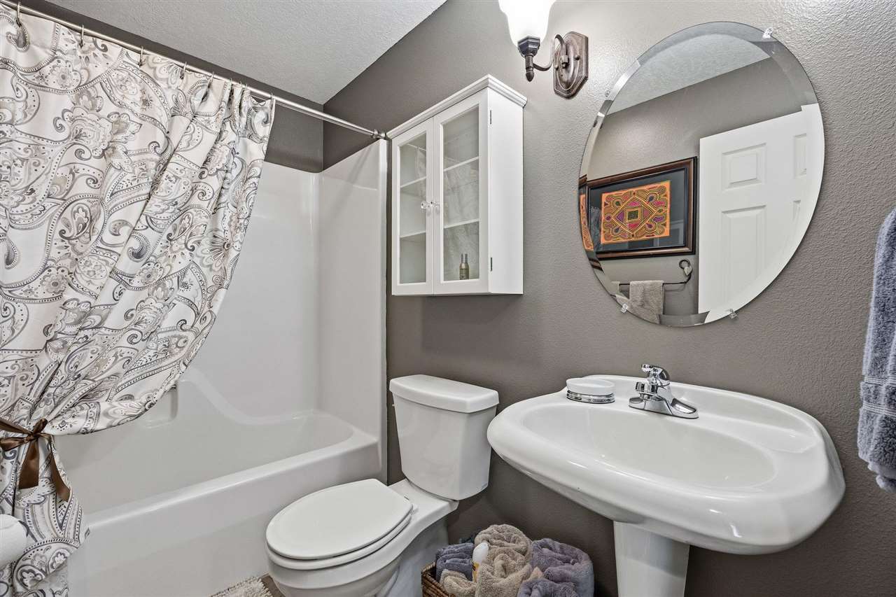 32 Donegal Place Iowa City IA 52246-3405