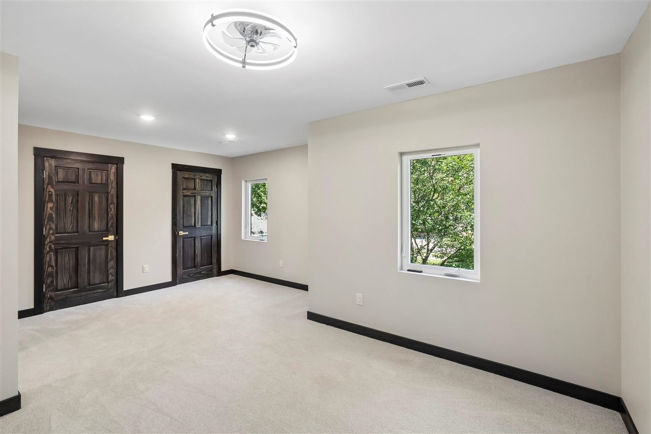 316 E Van Buren Washington IA 52353
