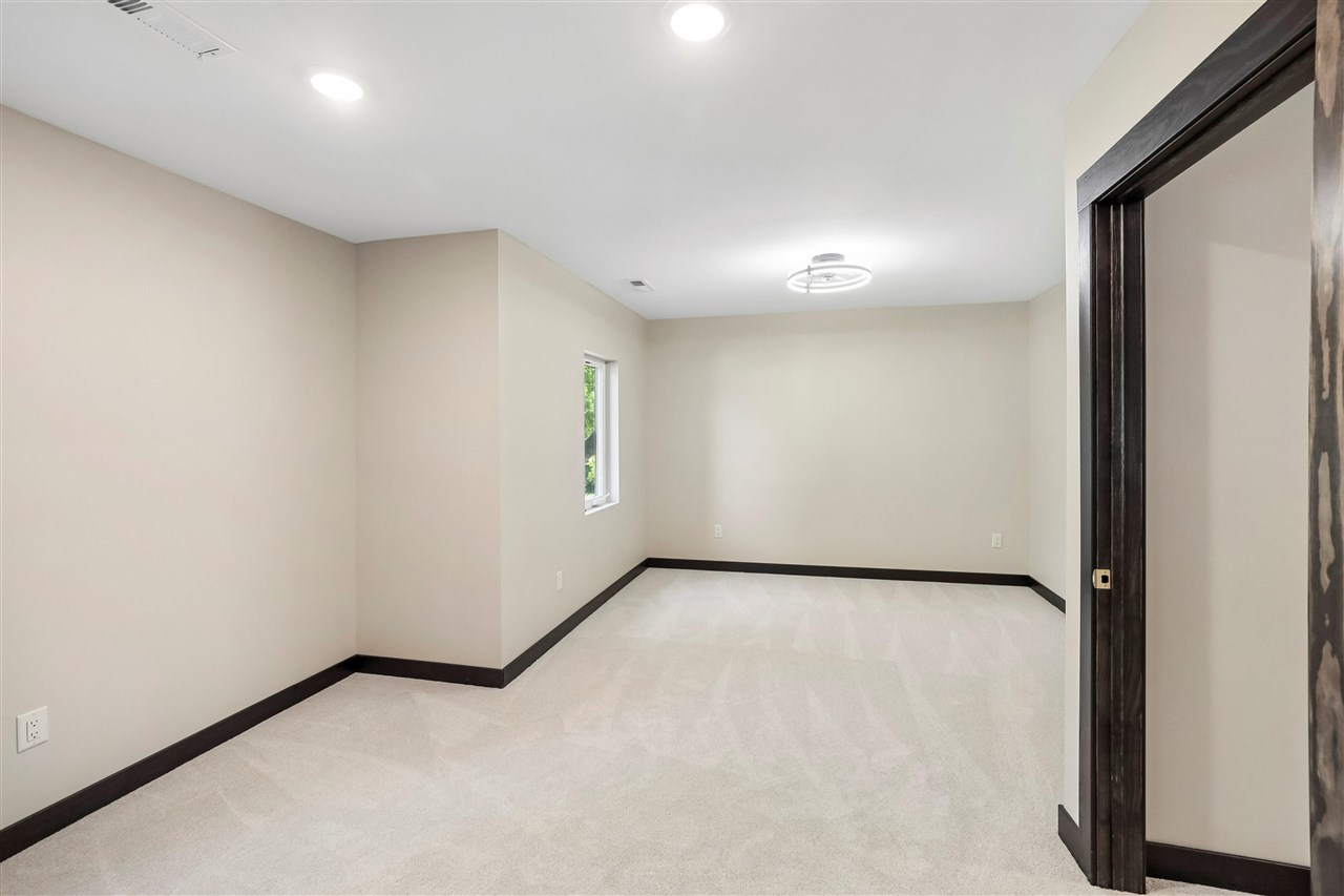 316 E Van Buren Washington IA 52353