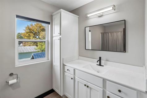 316 E Van Buren Washington IA 52353