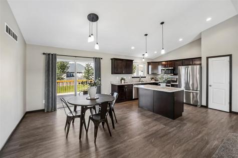 184 Kenton Way Williamsburg IA 52361