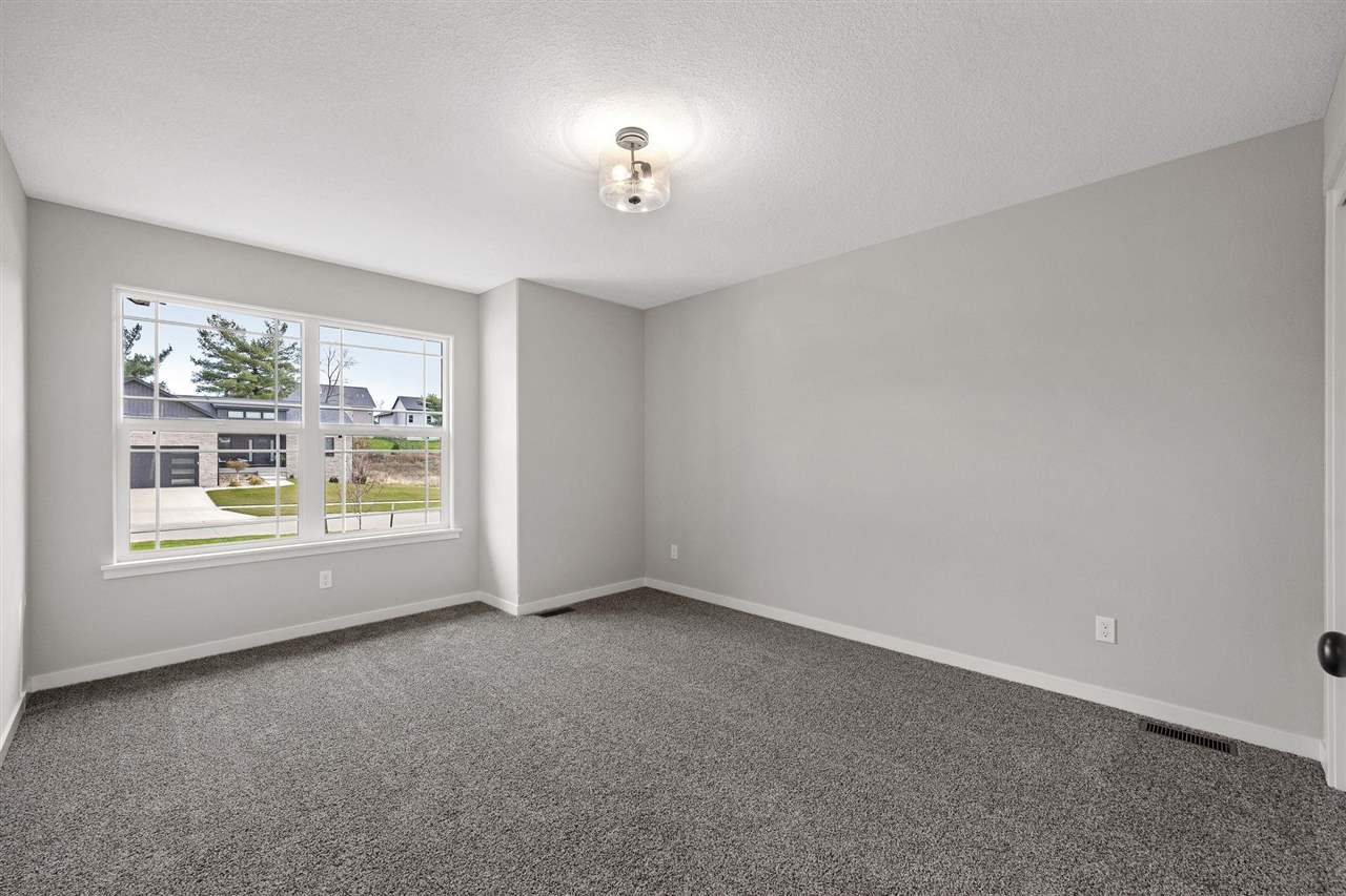 3660 Mclain Way Hiawatha IA 52233