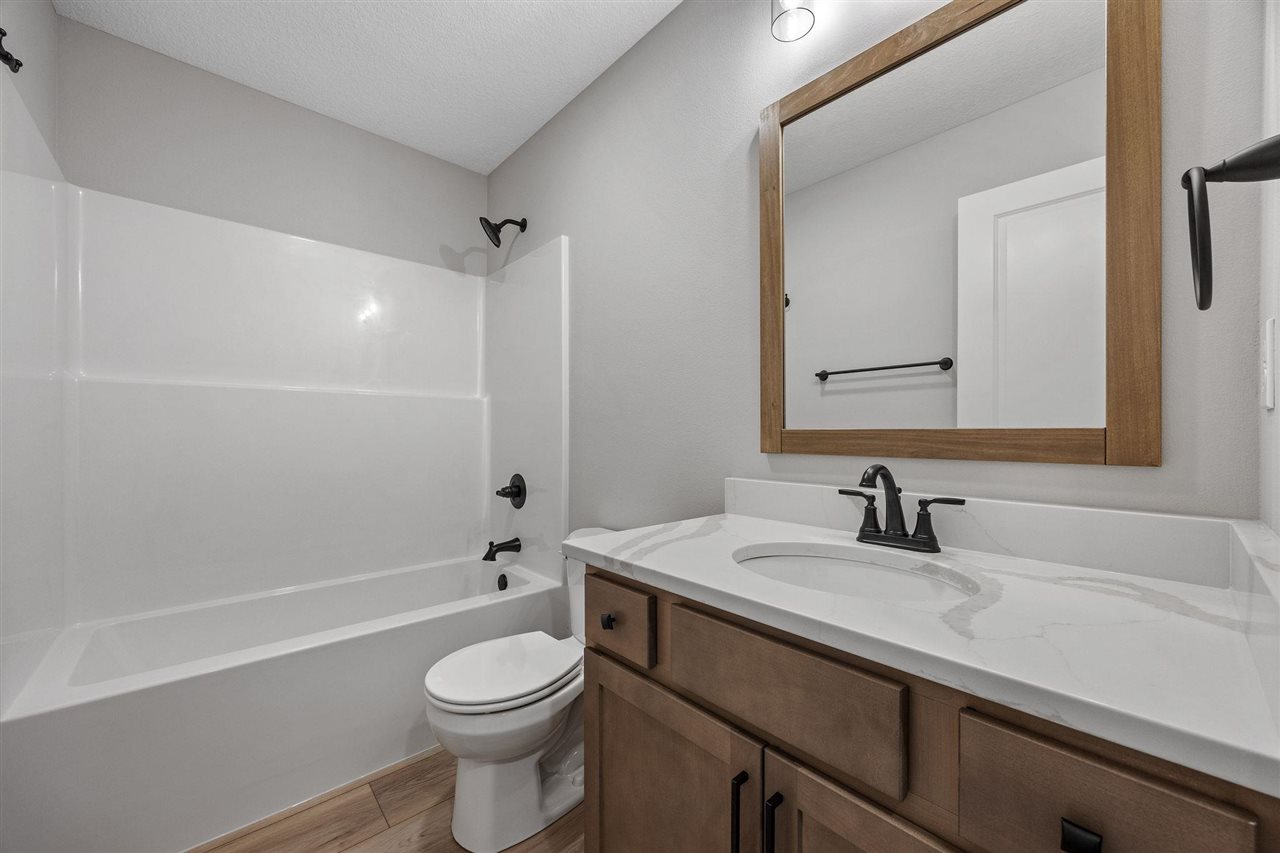 3660 Mclain Way Hiawatha IA 52233