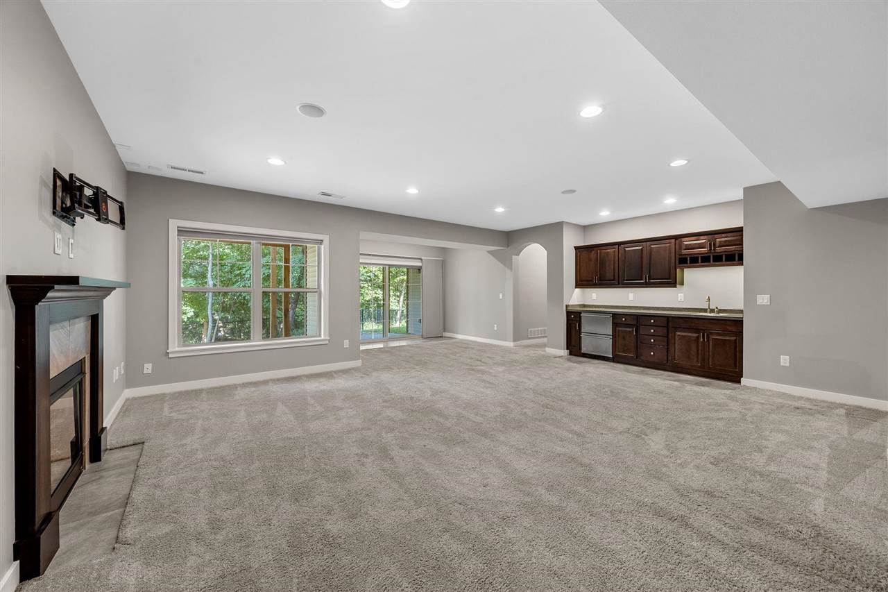 856 Sugar Loaf Circle Iowa City IA 52245