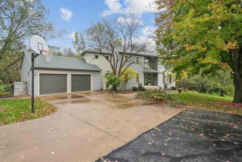 17 Briar Ridge Drive NE Iowa City IA 52240