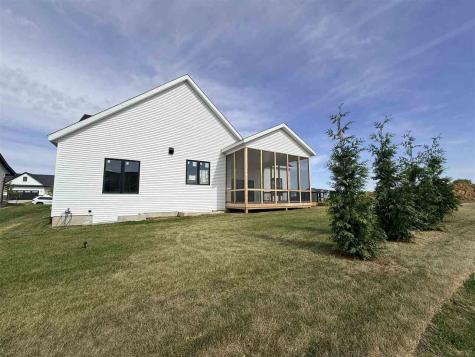1403 Green Oak Pass Tiffin IA 52340