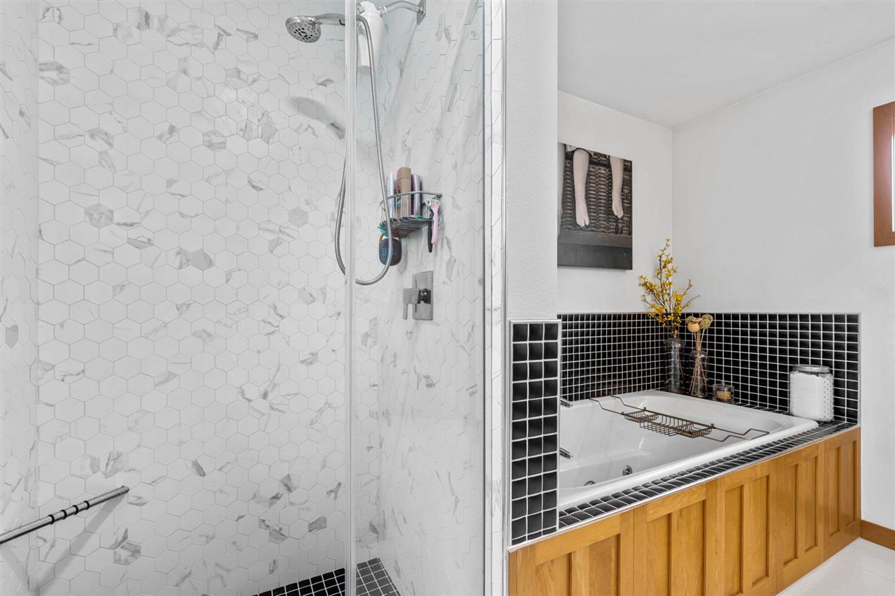 17 Briar Ridge Drive Iowa City IA 52240