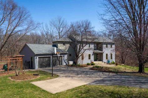 17 Briar Ridge Drive Iowa City IA 52240