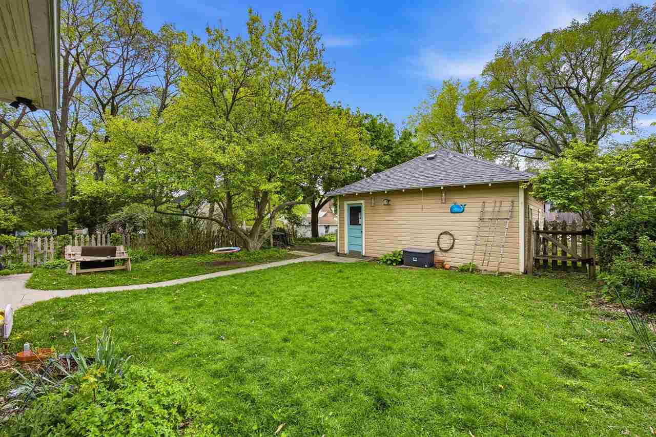 1039 E College Street Iowa City IA 52240