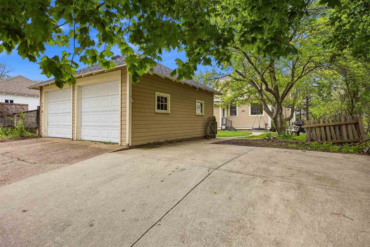 1039 E College Street Iowa City IA 52240