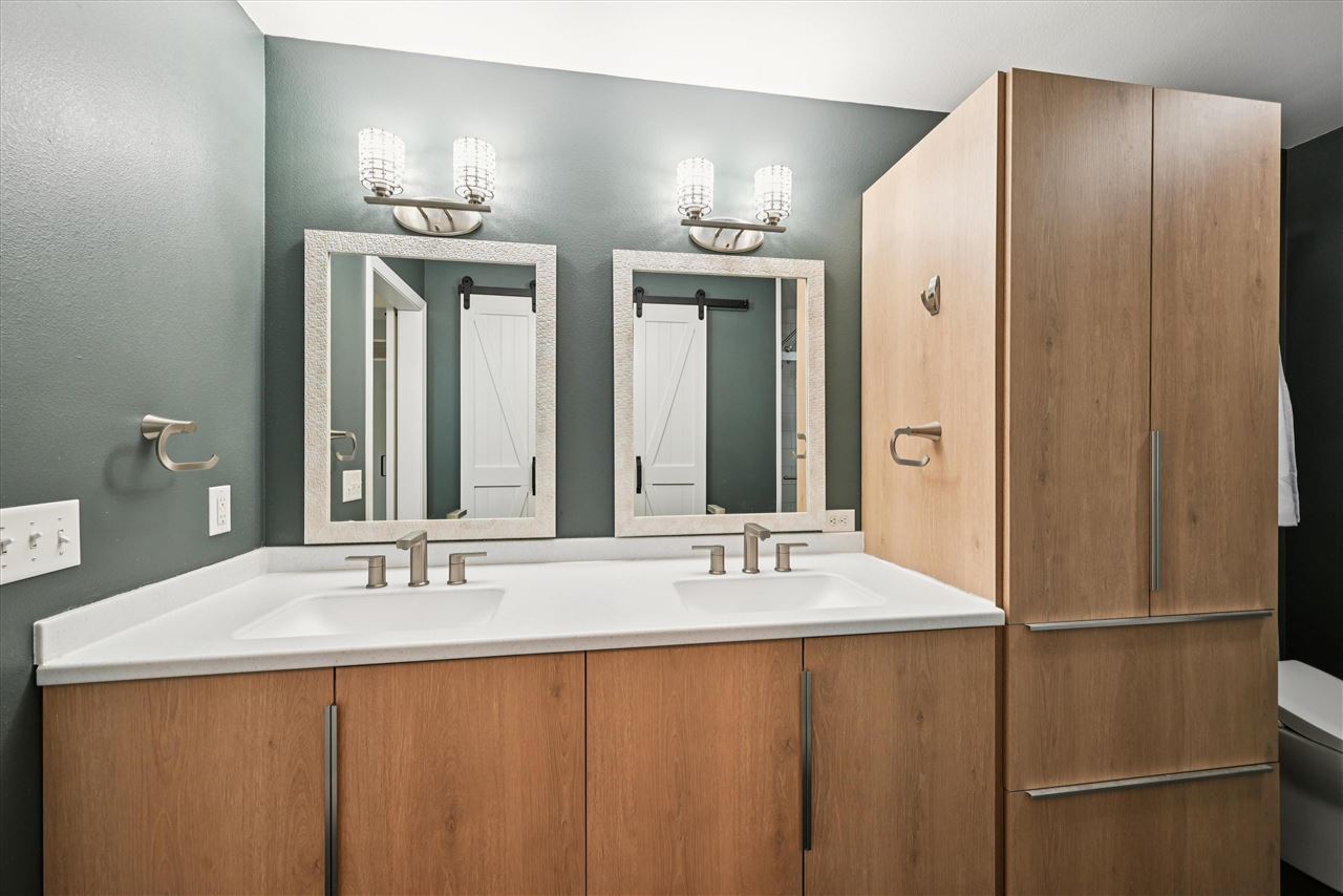 2001 Mackinaw Drive Iowa City IA 52245
