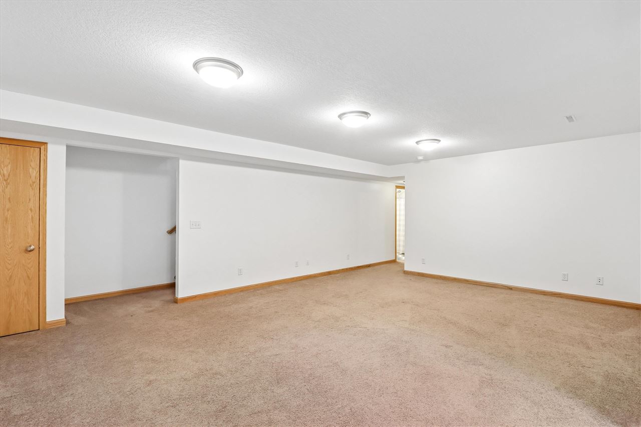 197 Rogers Drive Williamsburg IA 52361